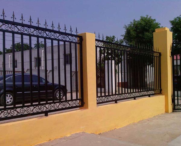 十堰鐵藝護(hù)欄有哪些方法延長使用期限？